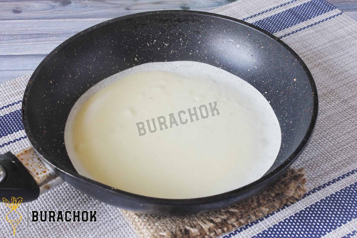 Млинці з куркою, грибами та сиром