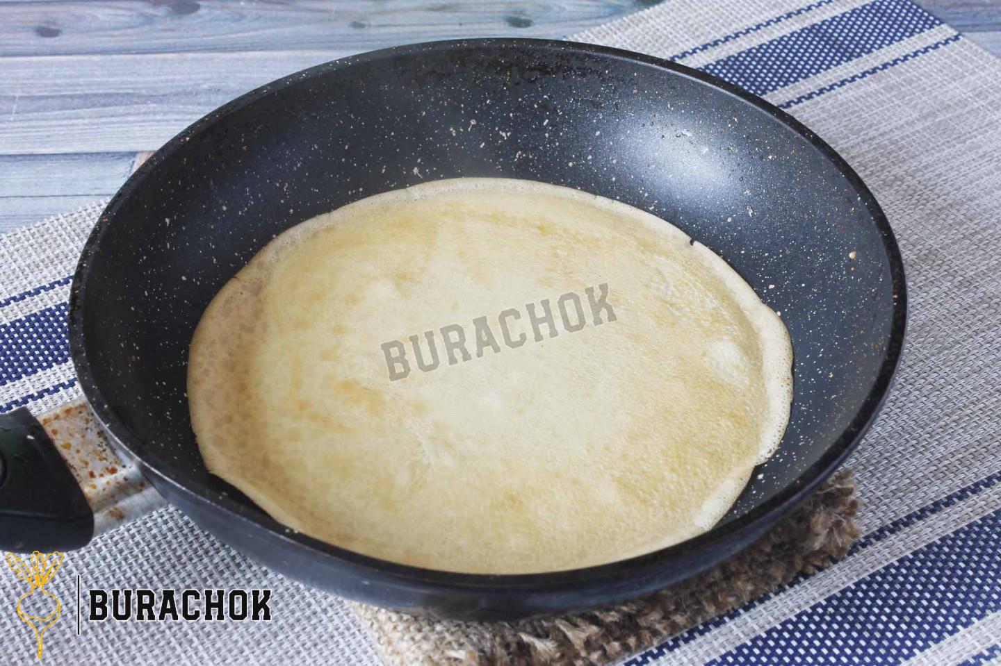Млинці з куркою, грибами та сиром
