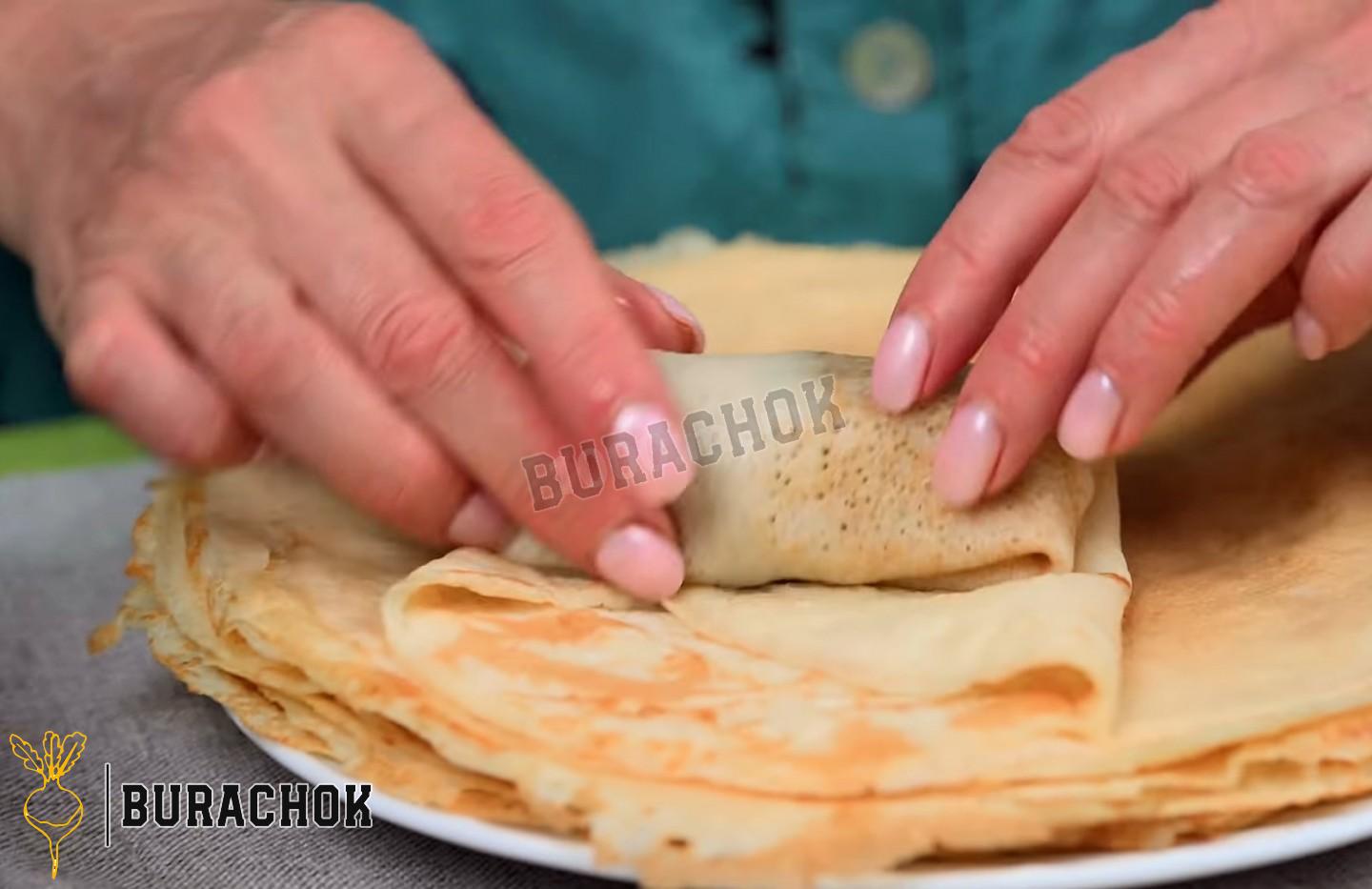 Млинці з яблучною начинкою на кефірі