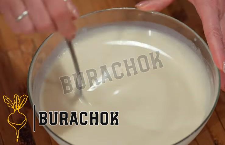 Млинці на молоці з вершковим сиром та червоною ікрою