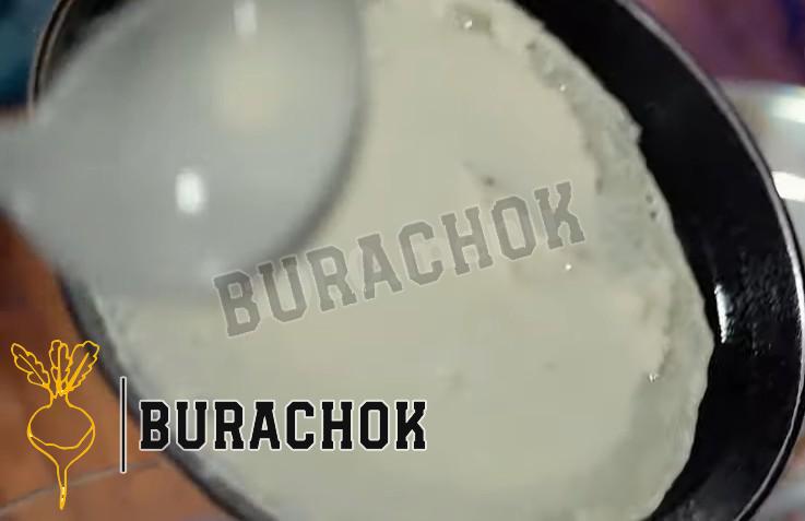 Млинці на молоці з вершковим сиром та червоною ікрою