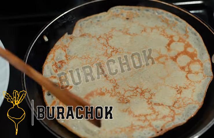 Млинці на молоці з вершковим сиром та червоною ікрою