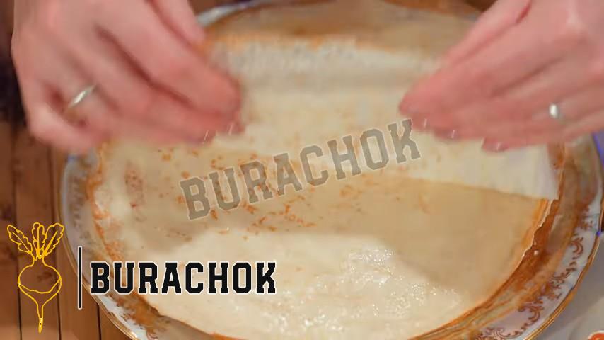 Млинці на молоці з вершковим сиром та червоною ікрою