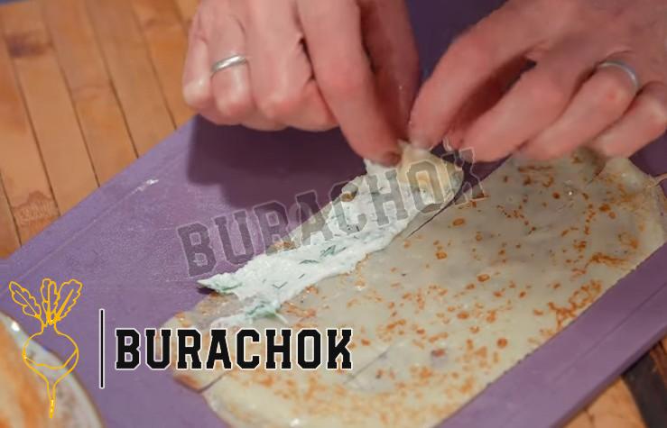 Млинці на молоці з вершковим сиром та червоною ікрою