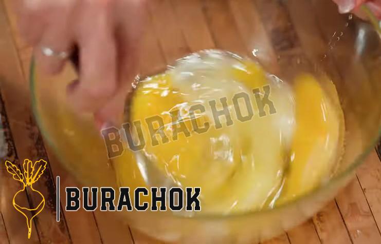 Млинці на молоці з вершковим сиром та червоною ікрою