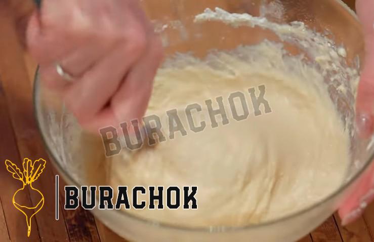 Млинці на молоці з вершковим сиром та червоною ікрою