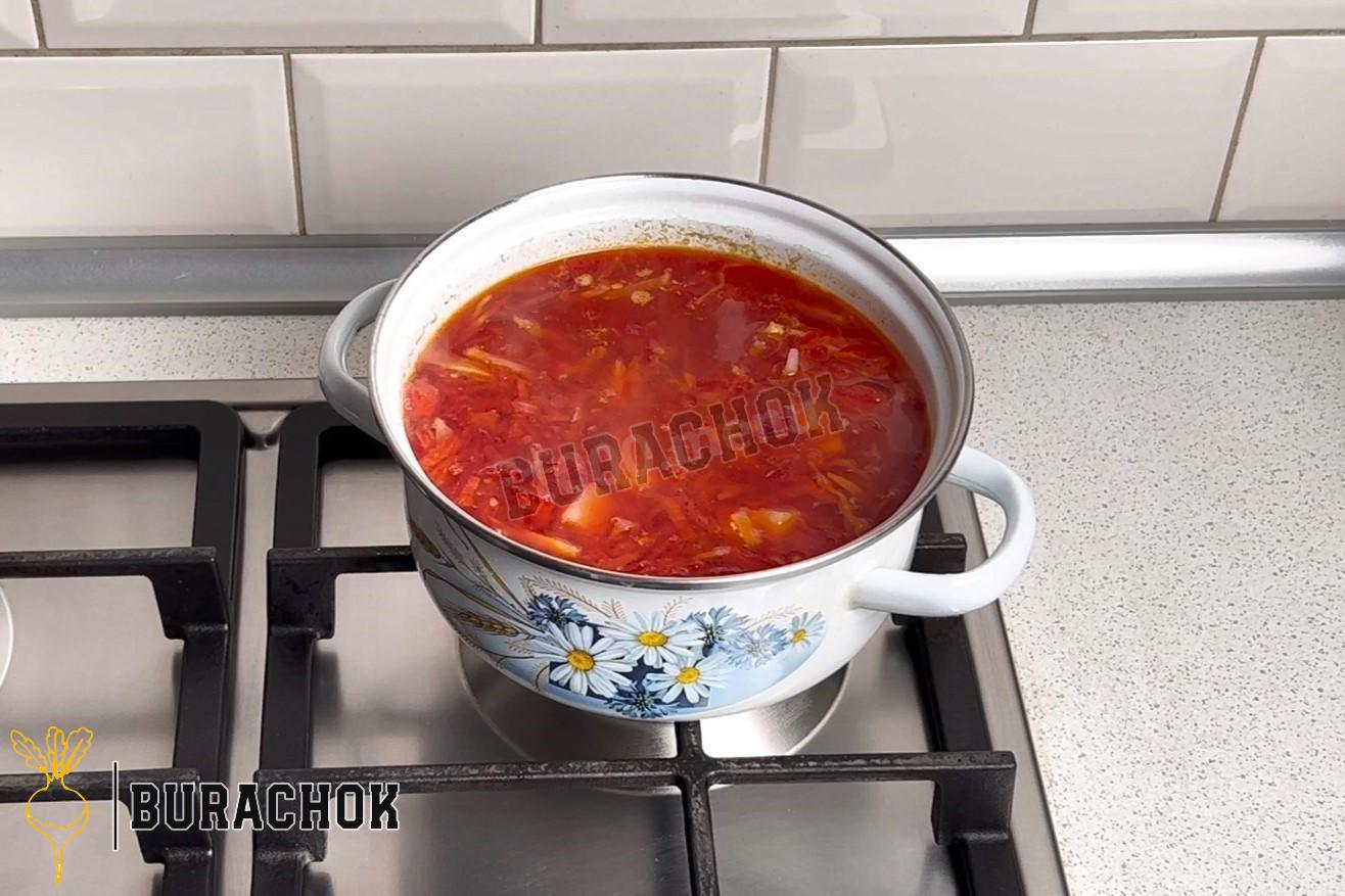 Вегетаріанський борщ з буряком та капустою
