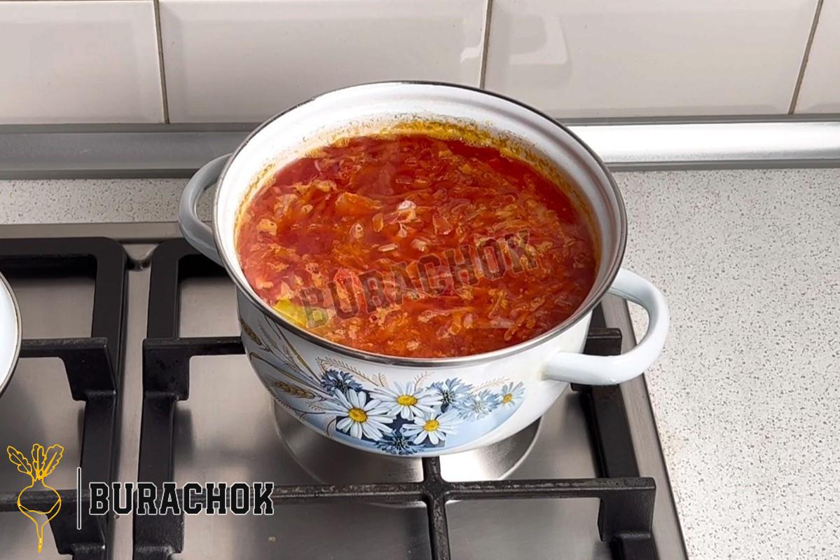 Вегетаріанський борщ з буряком та капустою
