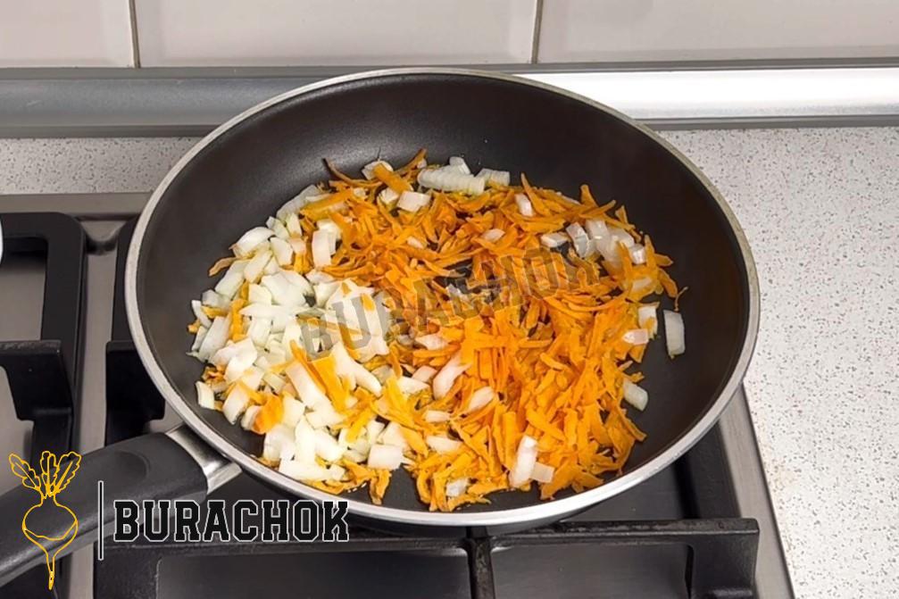 Вегетаріанський борщ з буряком та капустою