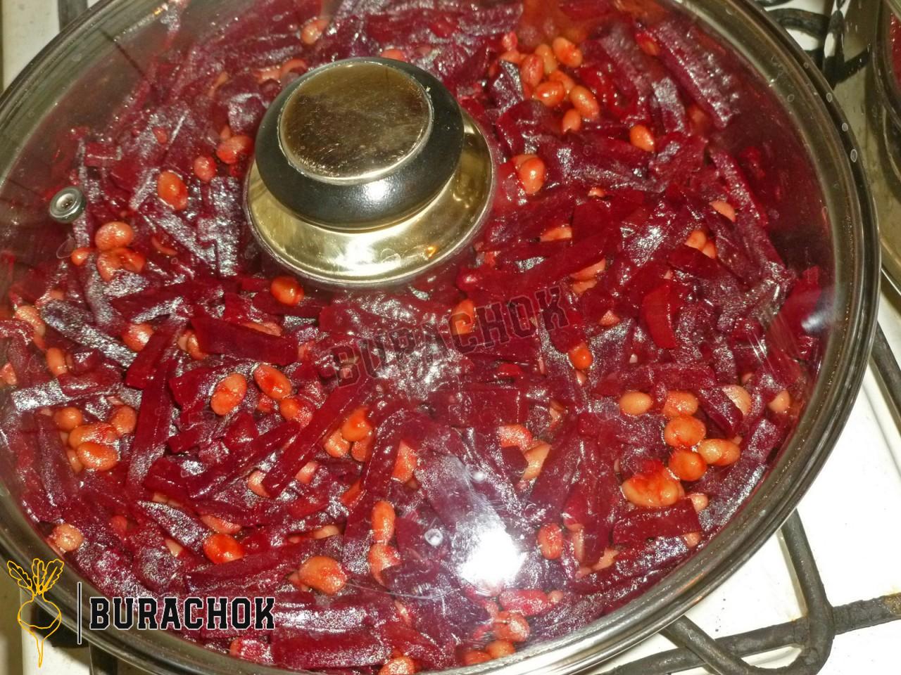 Борщ з консервованою квасолею