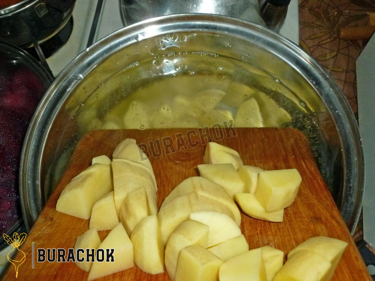 Борщ з консервованою квасолею