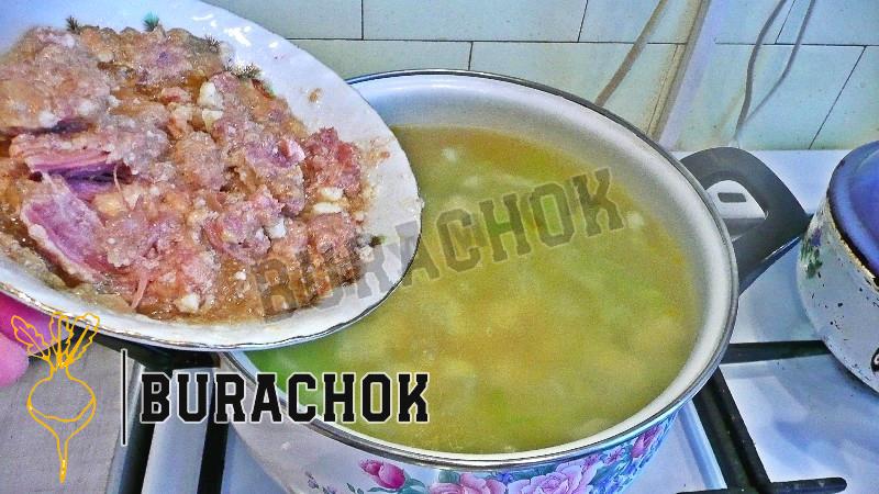 Борщ буряковий з капустою на тушонці