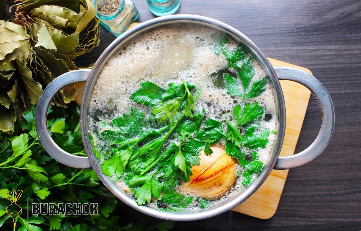 Курячий бульйон з локшиною