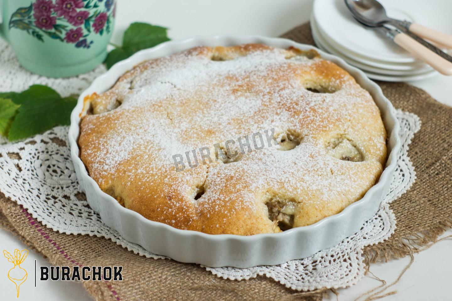 Шарлотка з яблуками та бананом