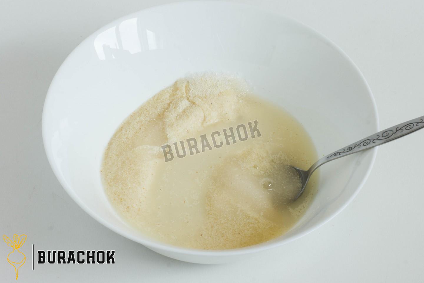 Шарлотка з яблуками та бананом