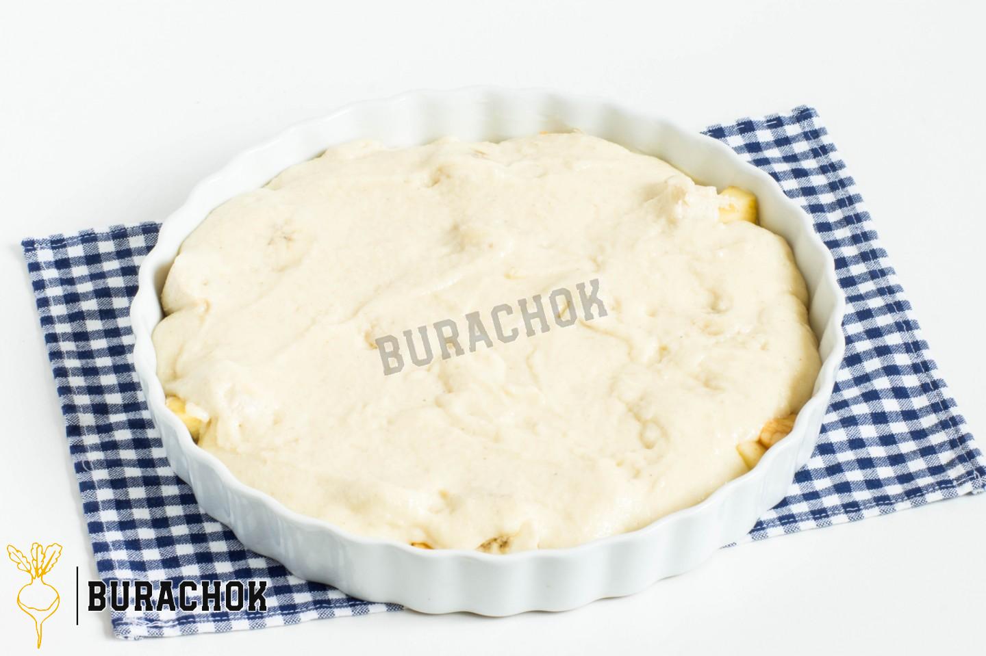 Шарлотка з яблуками та бананом
