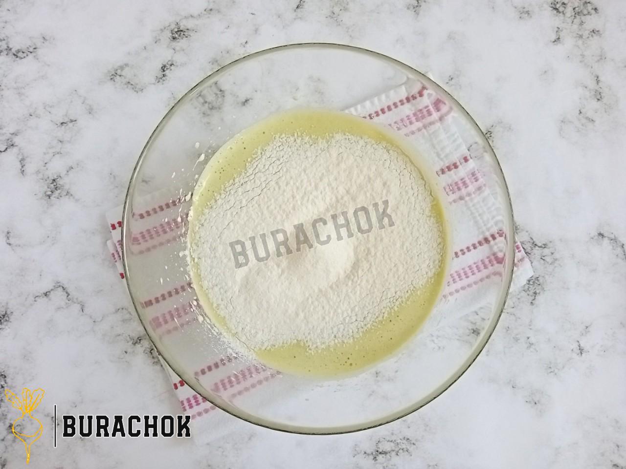 Шарлотка з м'ятою