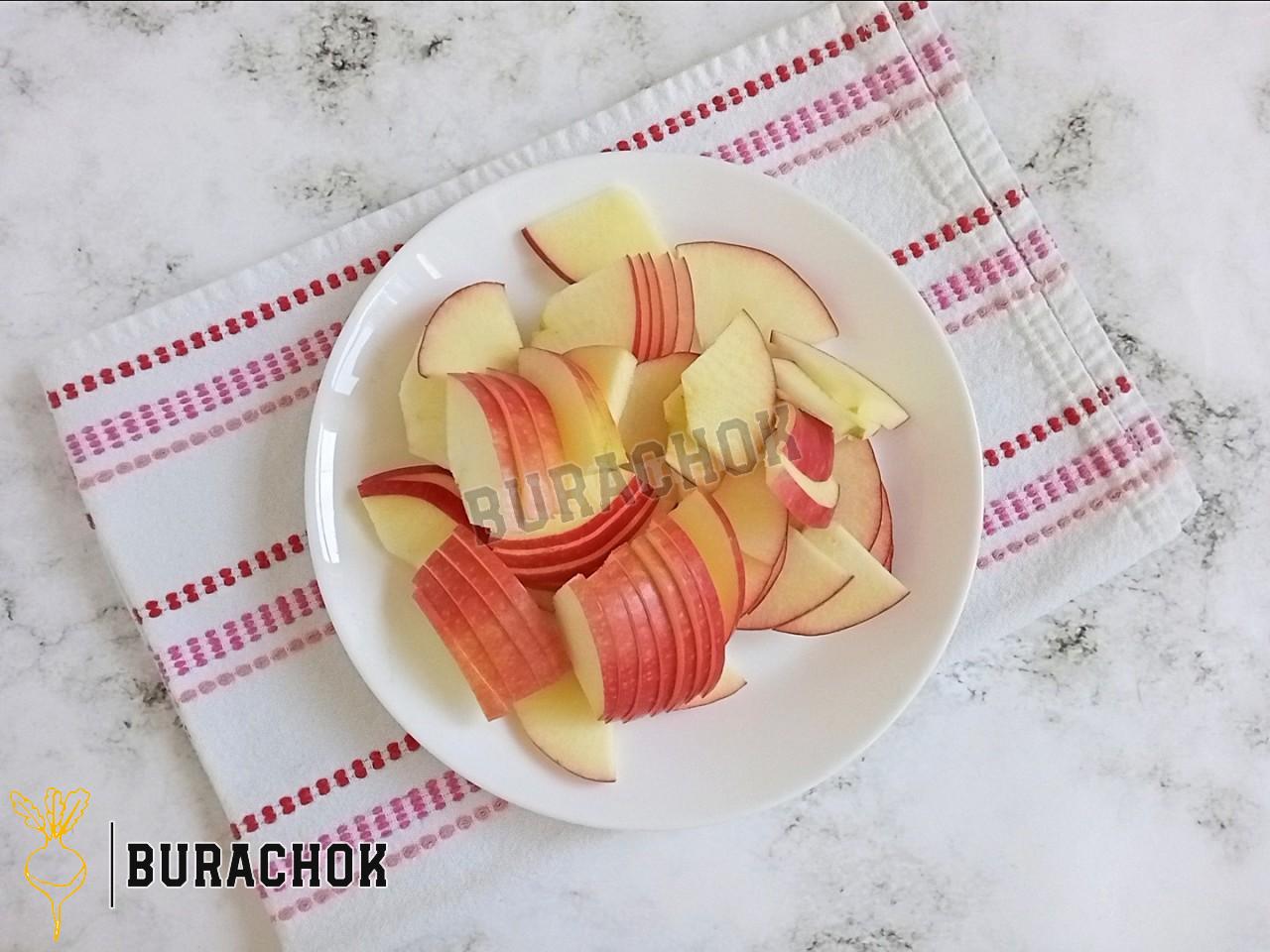 Шарлотка з м'ятою